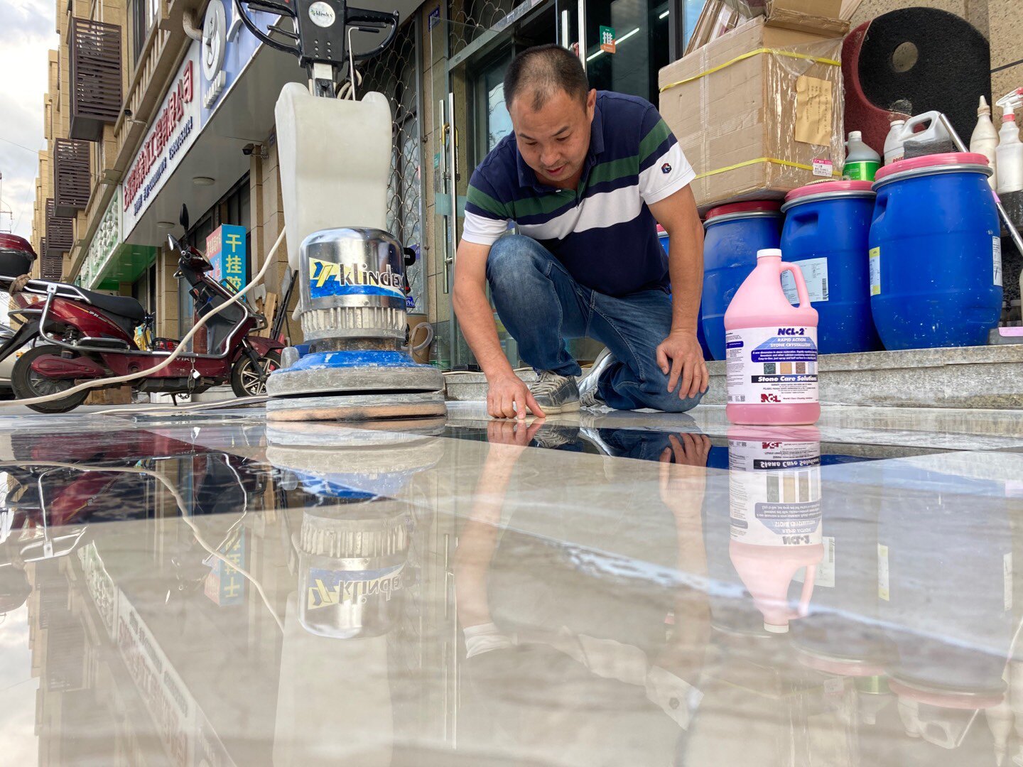 意美洁石材护理产品清洁用品商行的LOGO