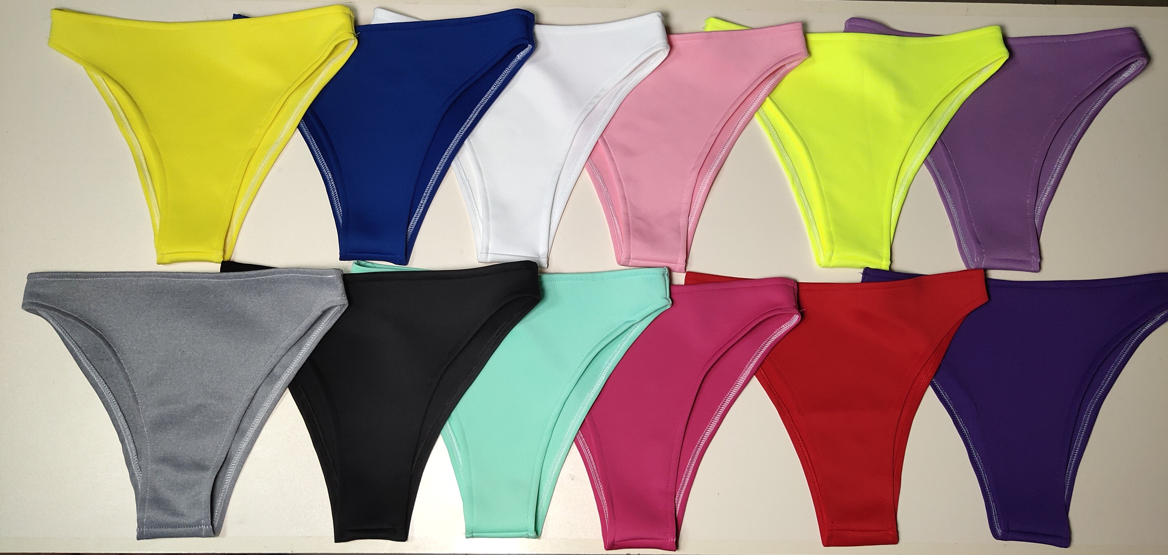 Multi-color shorts dsgogo bar female singer acting out sexy triangle pants high waist low waist high fork beat bottom hot pants