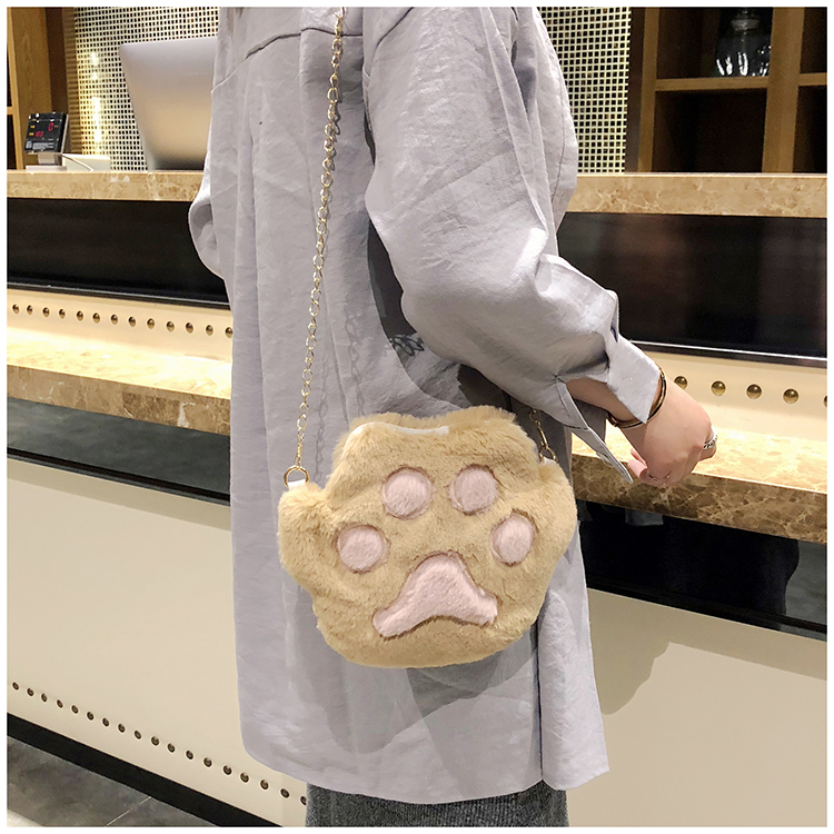 Plush New Korean Cute Bear Paw Chain Small Bag Chain Crossbody Bag display picture 9