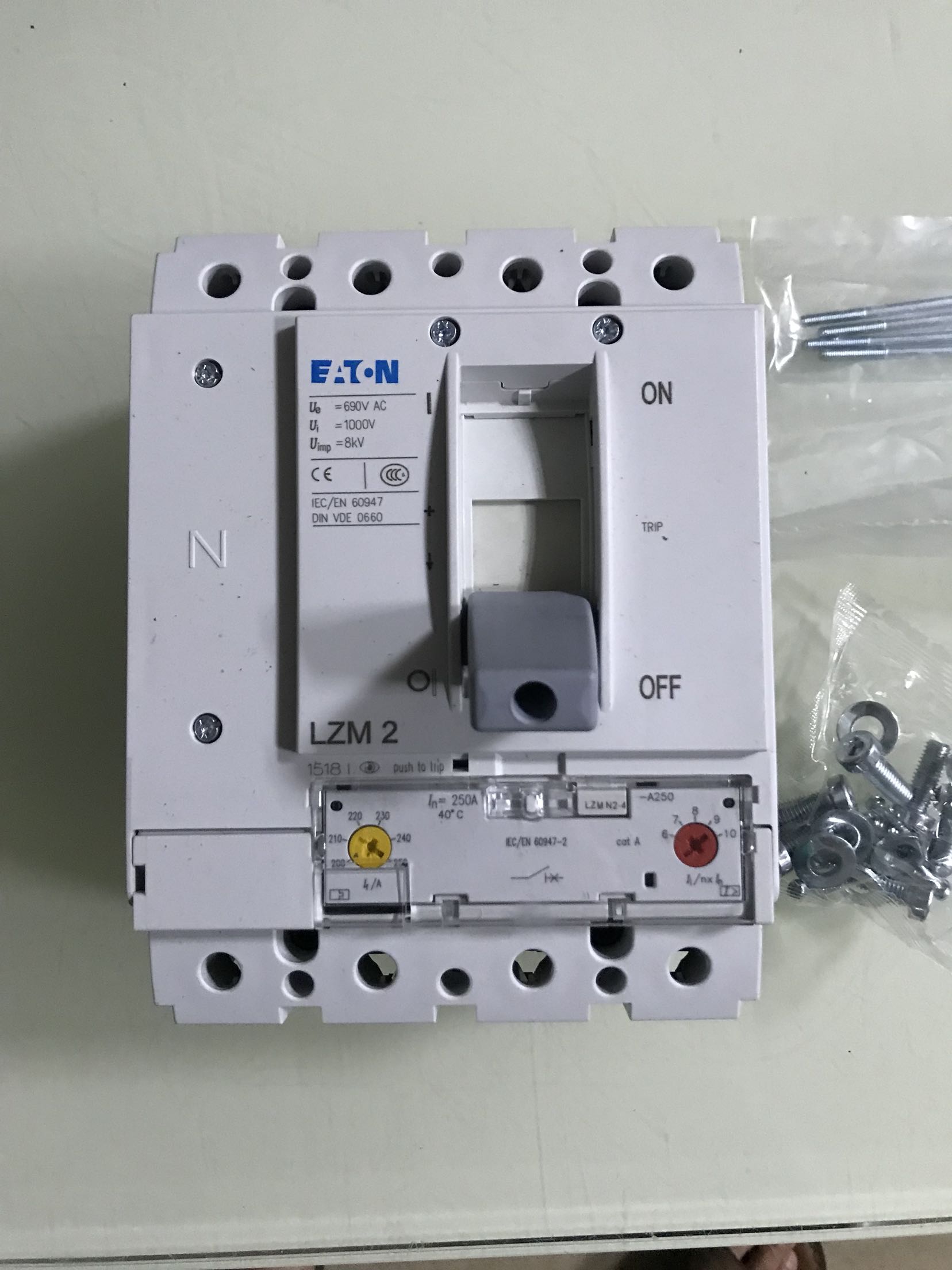 Special price New EATON Eaton Admiralty Müller breaker switch LZMN2-4-A250 N4-4-800A