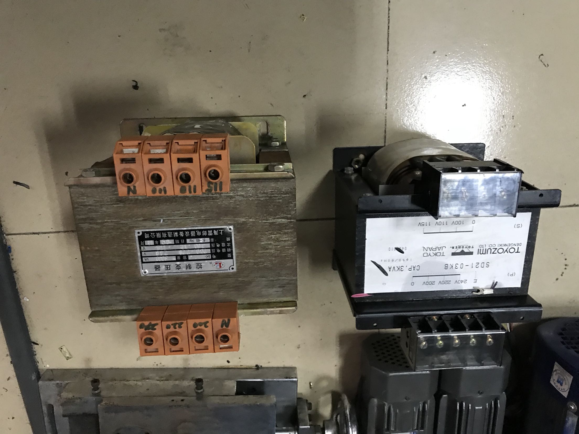 Dismantling machine secondhand TOKYO Regroom 240v 220v 200v 200v 115v 110v 100v 100v Transformers