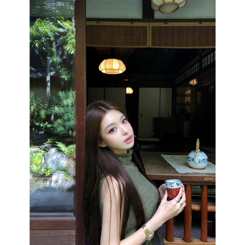 2026 Autumn/Winter New High-End Atmosphere High-Neck Buttoned Sleeveless Knitted Top High-Neck Sleeveless T-Shirt for Women 2026 Autumn/Winter New High-End Atmosphere High-Neck Buttoned Sleeveless Knitted Top High-Neck Sleeveless T-Shirt for Women