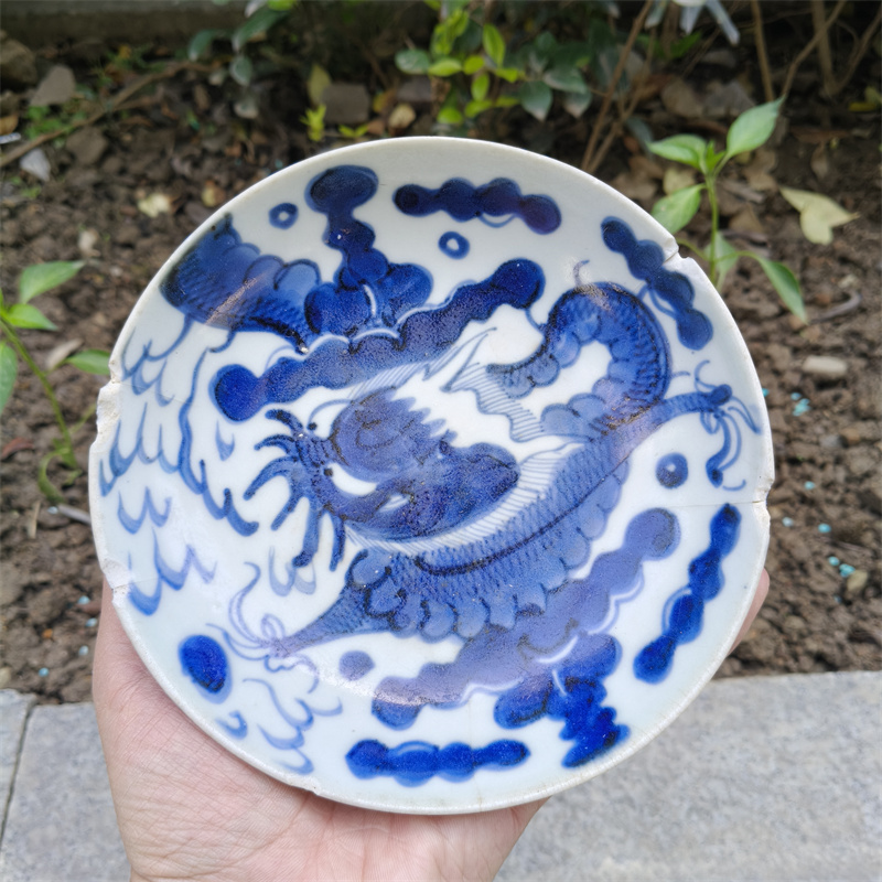 清時代青花 A blue and white handled vase, hu, Mark and period of
