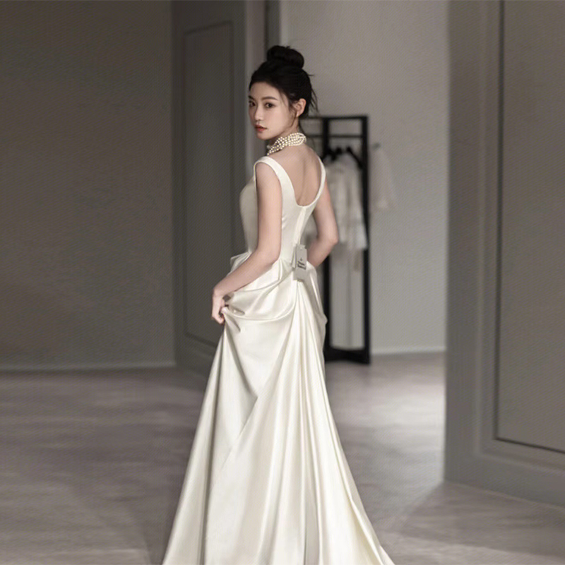 Queen Mother West French Light Wedding 2024 new high -end satin minimalist retro tail tail slim Queen Mother West French Light Wedding 2024 new high -end satin minimalist retro tail tail slim