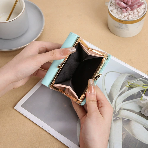 Милый складной короткий бумажник, полиуретановая маленькая клубника, кошелек, новая коллекция, в корейском стиле