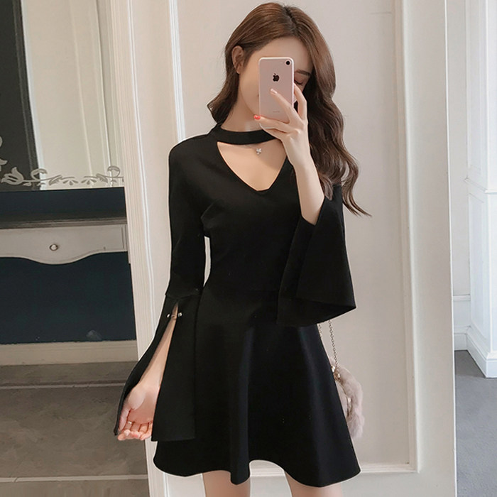 赫本小黑裙2017冬装新款女装年会小礼服女名媛挂脖V领黑色连衣裙