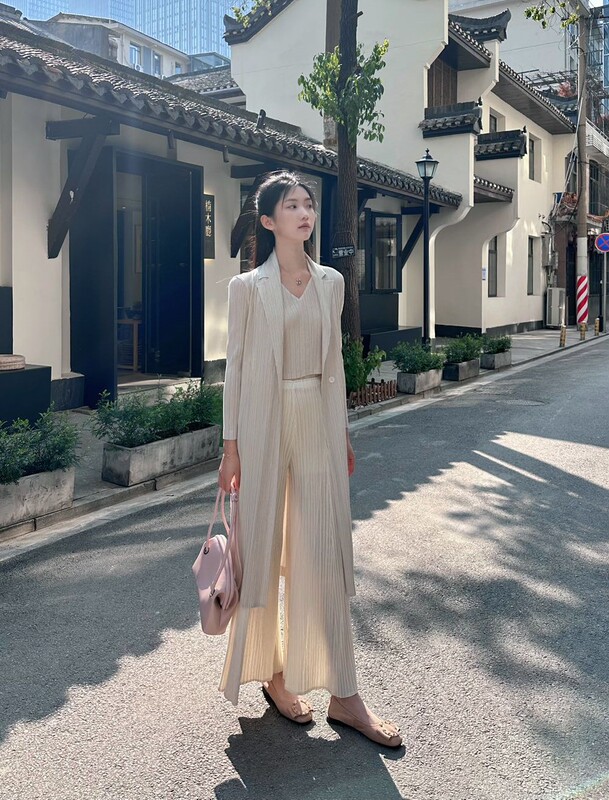 Pleated Jacket for Women 2026 Spring and Summer Sun Protection Pleated Cardigan Jacket Slimming Top Loose Mid-Length Windbreaker for Women