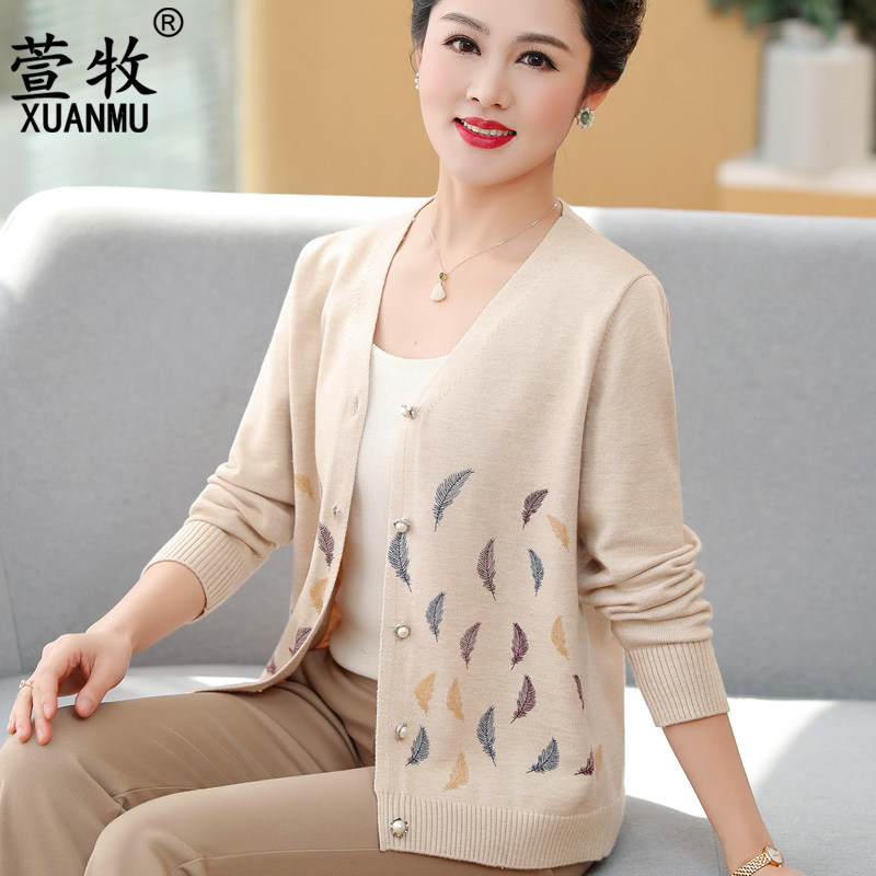 Mom spring gas coat coat 2022 new middle - aged women's long sleeve small sweater thin knit blouse