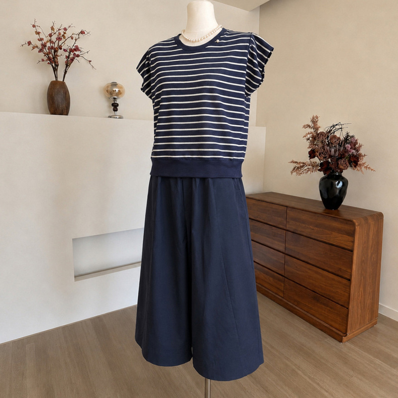 Mom's New Summer Outfit, This Year's Popular Middle-Aged and Elderly Women's Clothing, Striped Short-Sleeved T-Shirt and Wide-Leg Pants Two-Piece Set
