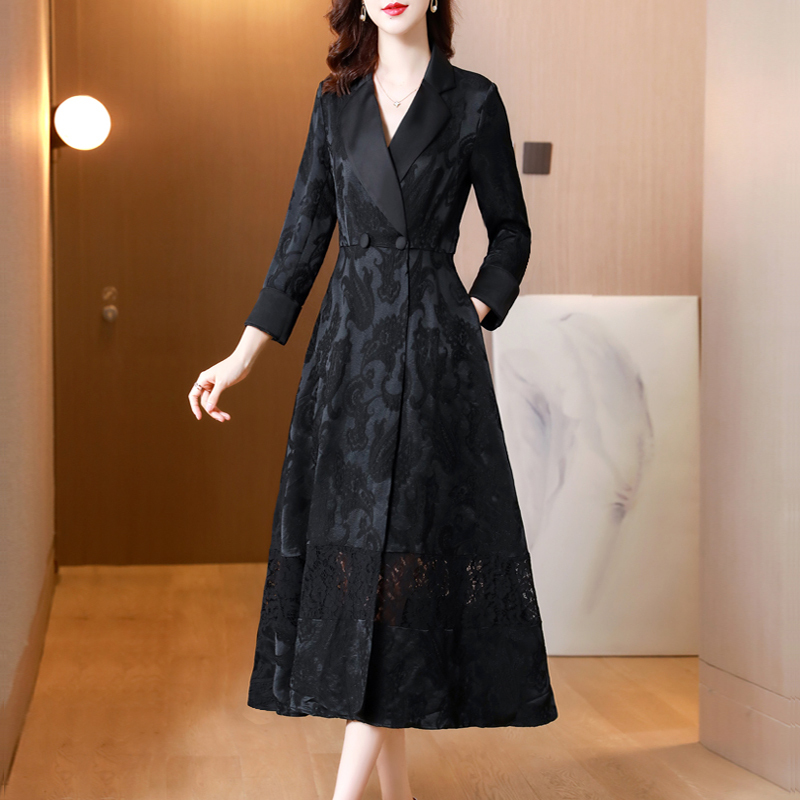 2026 Spring and Autumn New Long Jacquard Hollow-Out Patchwork Trench Coat for Women, Elegant High-End Coat for Middle-Aged Moms