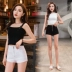 Mùa hè 2019 mới quần short denim trắng nữ dây kéo đỏ cao eo thon gọn gợi cảm bó sát sinh viên nóng bỏng quần thủy triều - Quần short Quần short