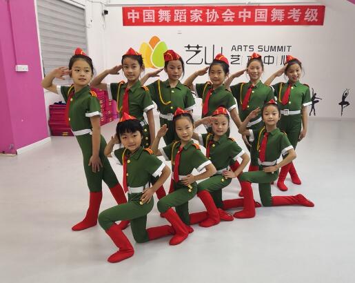 Trang phục trẻ em lính búp bê nam và nữ sân khấu ngụy trang đồng phục quân đội nhỏ nữ trang phục múa trẻ em đồng phục quân đội mới - Trang phục trang phục hóa trang cho bé