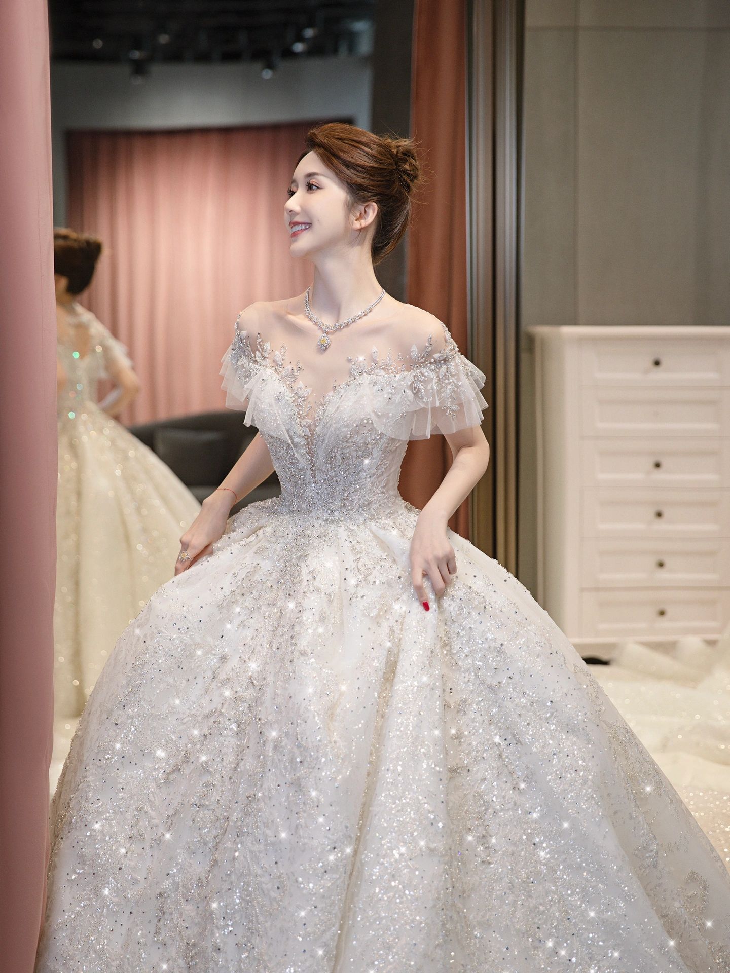 French wedding dress 2023 new bride light luxury niche high -end high -end texture big dragg retro main yarn female 2024 French wedding dress 2023 new bride light luxury niche high -end high -end texture big dragg retro main yarn female 2024