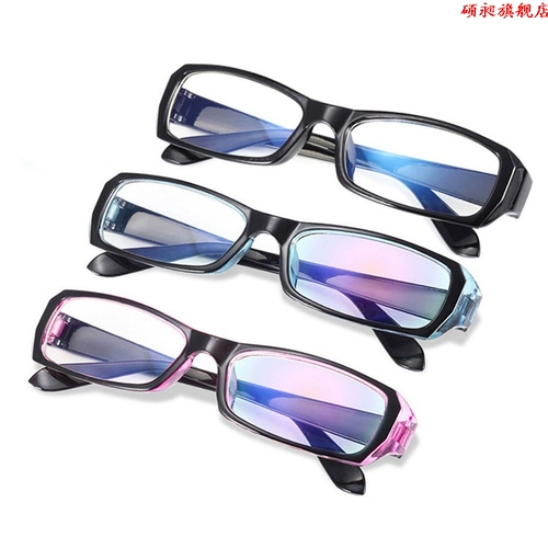 용접 용접 전기 용접공 용접공 이 한 아크 용접 자외선 도수 가 없는 빛 이 안경 쓰고 있다.