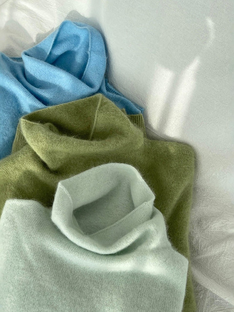 Korean-Style Mint Green Turtleneck Knit Sweater for Women, Winter Base Layer Dopamine Sweater, Soft and Cozy Outerwear