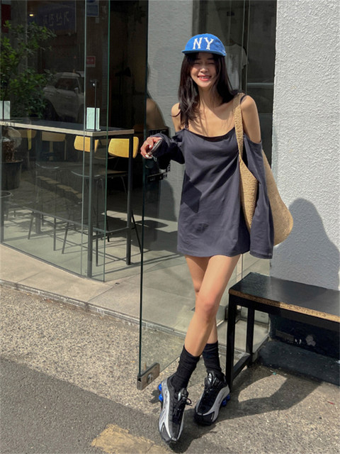 Trendy Off-Shoulder Loose-Fitting Long-Sleeve T-Shirt for Women, Summer Design with Unique Style and Elegant Top