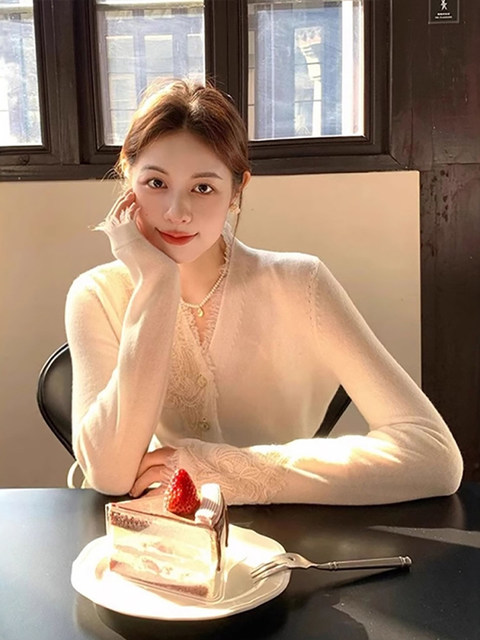 French-Style White Lace V-Neck Knitted Cardigan for Women, Perfect for Autumn and Winter, a Stunning Base Layer Sweater with a Beautiful and Elegant Look