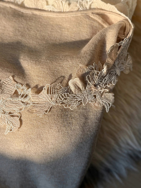 Gentle and Elegant Style Lace Patchwork Knit Sweater for Women, Spring Slim-Fit Base Layer Sweater, Stunningly Beautiful Top