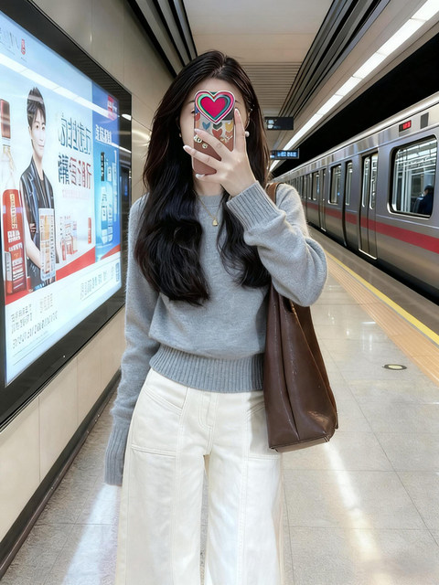 Gorgeous Gray High-End Short Sweater for Women, Autumn and Winter Lazy Style, Waist-Cinching Knitted Base Shirt, Korean Style Inner Wear Top