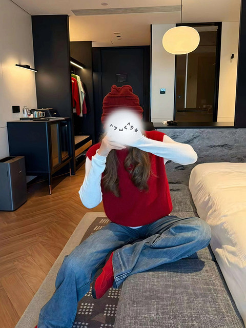 Casual Style Pile-Neck Warm Knitted Vest for Women, Autumn and Winter Korean Style Layered Sleeveless Sweater Vest with a High-End Feel