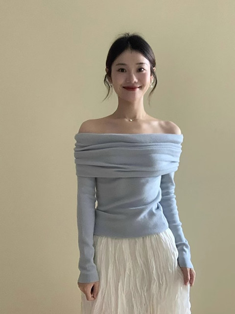 Spring and Autumn One-Shoulder Blue Knit Top for Women, Unique and Delicate, Slim-Fitting Inner Layer, Sweater with Ruched Off-Shoulder Design