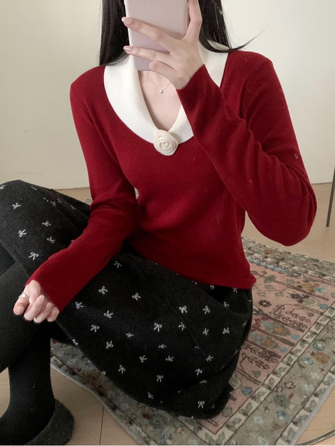 Beautiful Red Floral Sweater for Women in Spring, with a Lazy Style and a High-End Feel, Knitted Base Layer Top with an Elegant Vibe