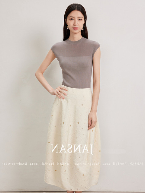 Summer French-Style Thin Ice Silk Knit Top for Women 2025 New High-End Round Neck T-Shirt with Small Flutter Sleeves and Slim Fit