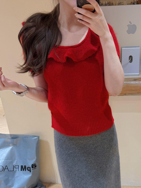 Korean-Style Red Square-Neck Ruffled Knitted Base Shirt for Women, Very Beautiful for Autumn and Winter, Perfect as an Inner Layer, Sweater with Sleeve Cuffs