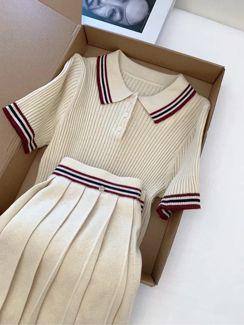 Korean Style Lapel Color-Block Short-Sleeve Ice Silk Knit Top for Women, Summer College Style Pleated Skirt Two-Piece Set