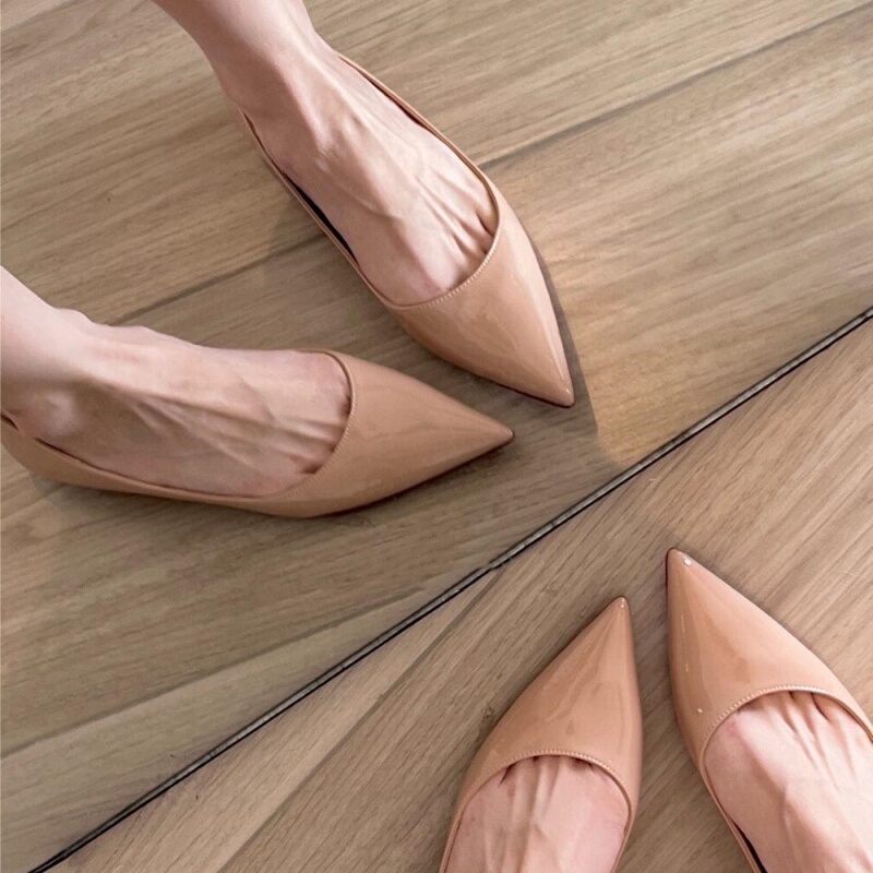 Beautiful for Commuting! Pointed-Toe Red-Soled Flat Shoes in Nude Color, 2026 Spring New Style, Height-Increasing, Elegant Single Shoes for Women, Suitable for Daily Wear Beautiful for Commuting! Pointed-Toe Red-Soled Flat Shoes in Nude Color, 2026 Spring New Style, Height-Increasing, Elegant Single Shoes for Women, Suitable for Daily Wear