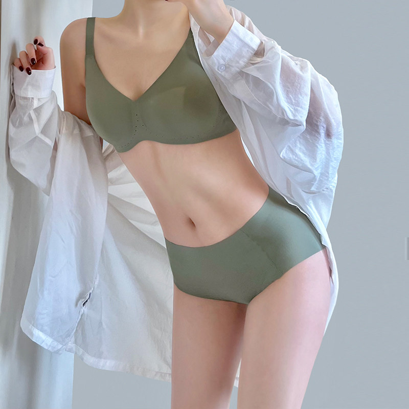 Seamless underwear women's summer gathered big breasts show small breasts 2021 new collection of breasts to prevent sagging no steel ring thin bra