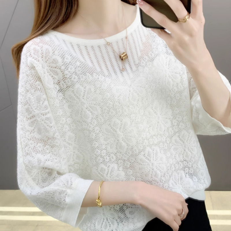 2026 Spring/Summer New Hollow-Out Thin Knitted Base Shirt for Women, Loose Embroidered Elegant Round Neck Three-Quarter Sleeve Top