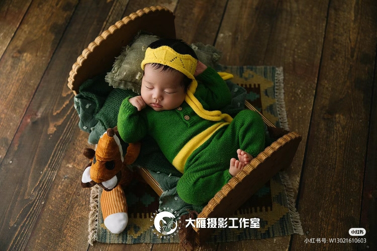 Special Price Newborn Son Photo Props Full Moon Photo Props Small Bed Table 100 Days Photography Props Basket Biscuits Bed-Taobao