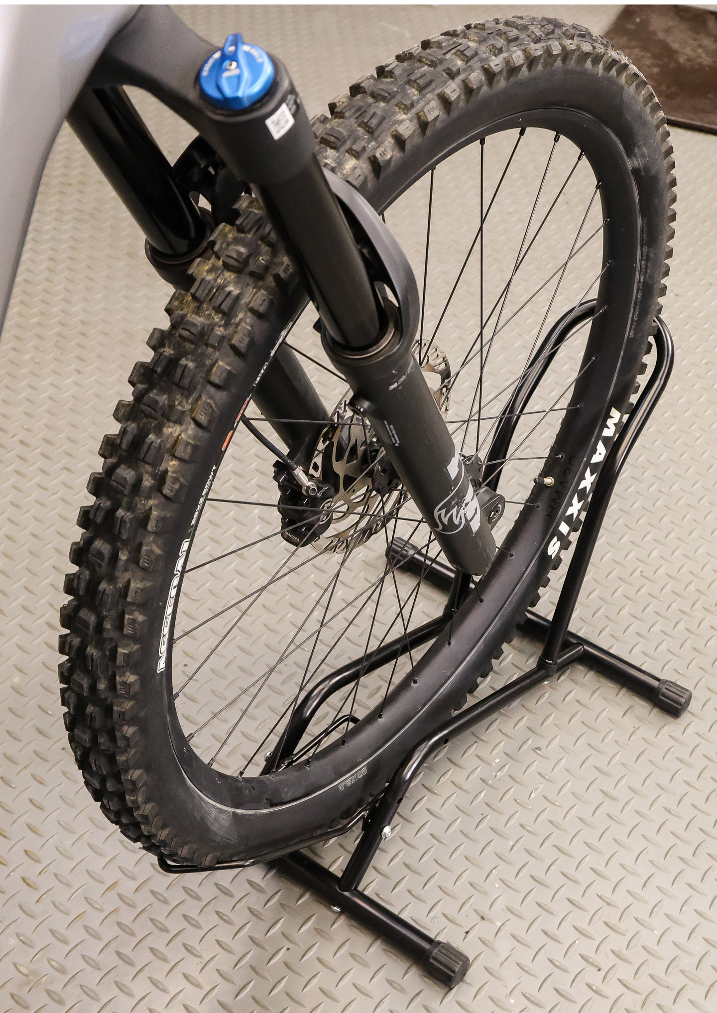 Wide-tire bicycle parking rack detail 7