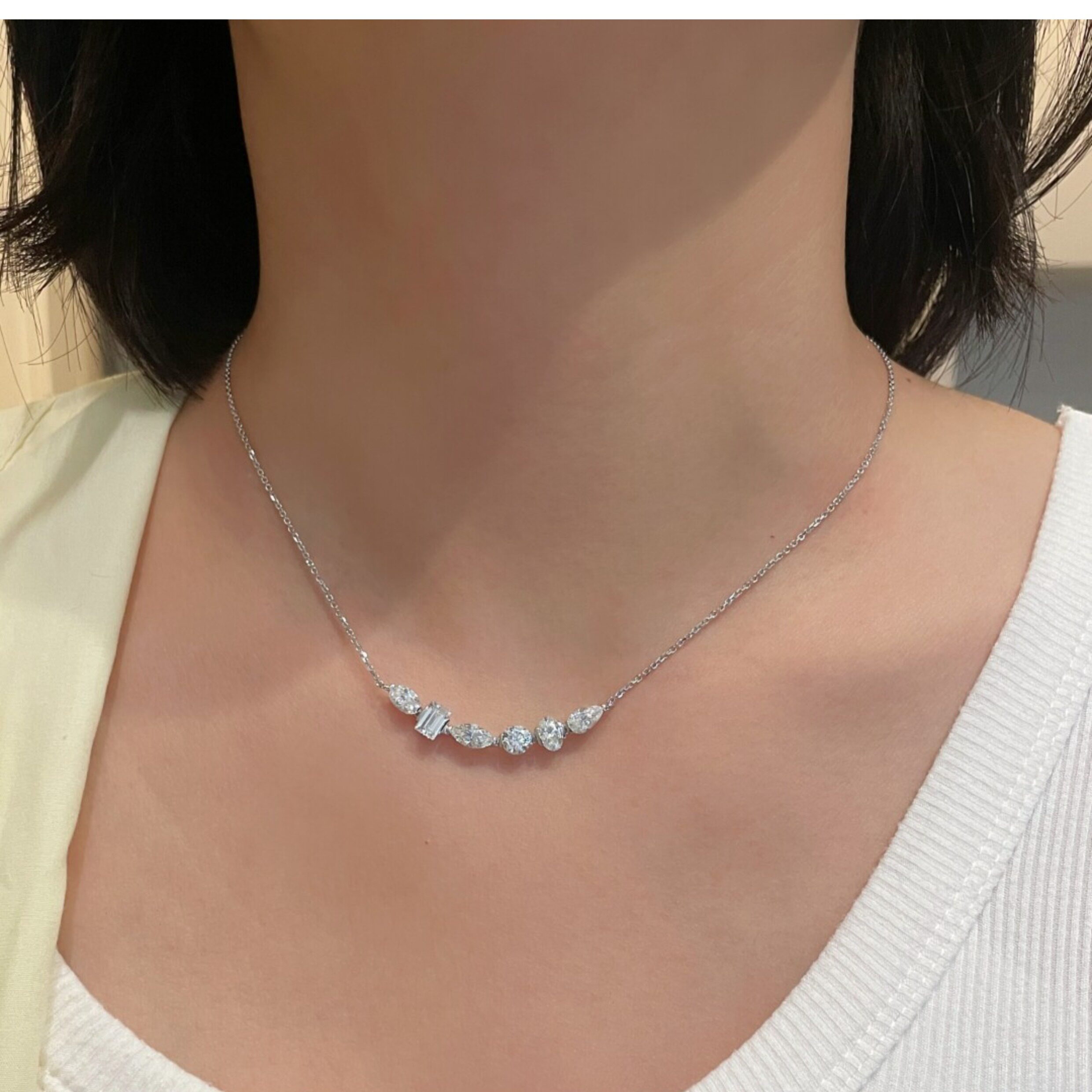 Серебряное ожерелье 马眼蛋形水滴不规则多切割异形仿真钻微笑项链925银镀金轻奢高级