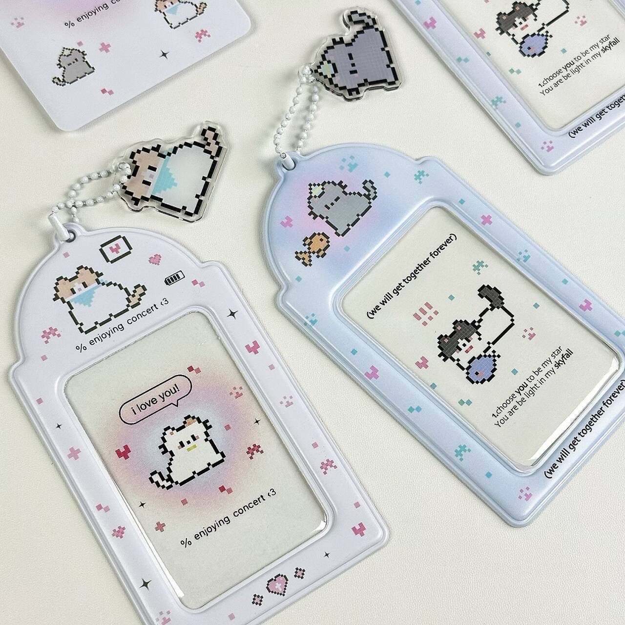 Original pixel-style kitten 3-inch card holder for displaying cards, storing meal cards, and cute cat-themed ID card holder.