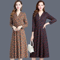 Send brooch with pocket mother Spring and Autumn long sleeve dress middle-aged and elderly womens autumn dress long slim floral skirt