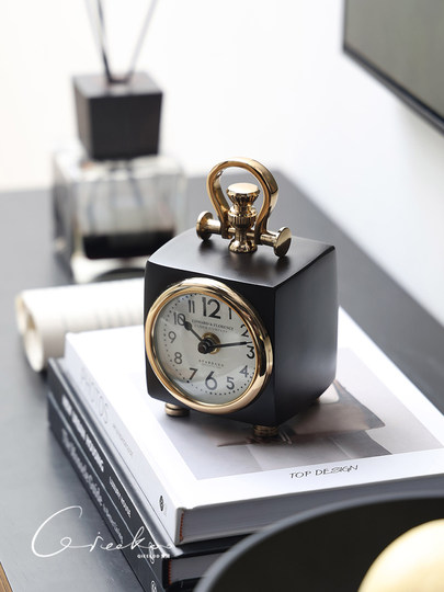 Chikuo Home Living Room Entrance Decoration Accessible Luxury High-End Imported Metal Aluminum Small Square Clock Table Clock Desktop Ornaments