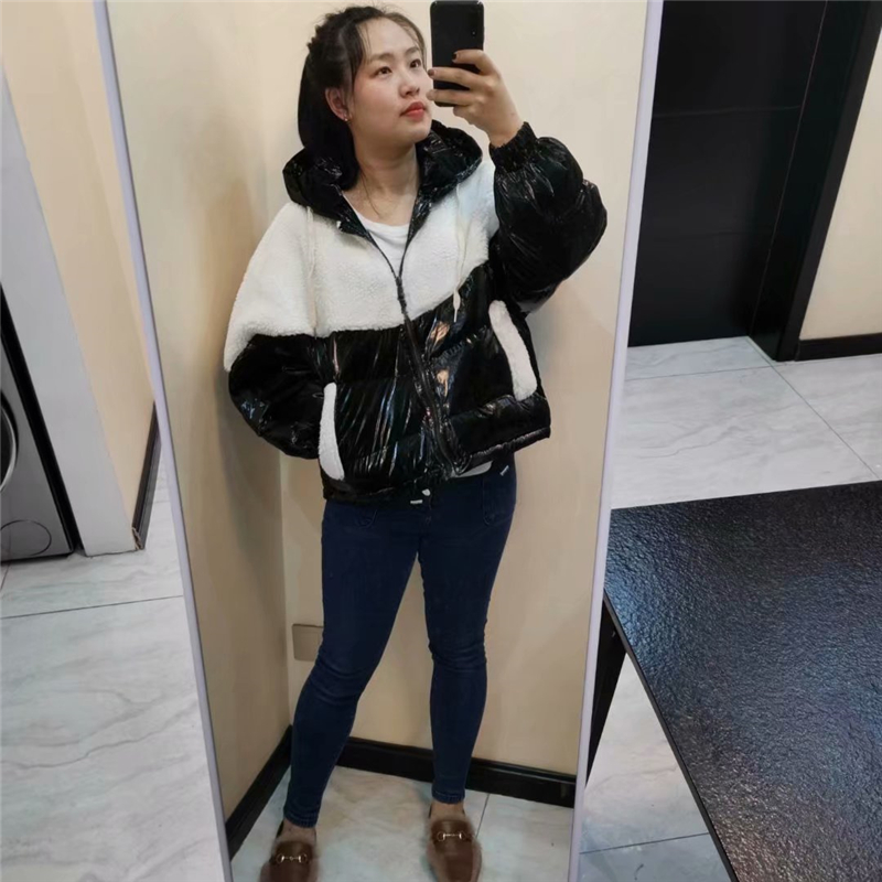 黑白连帽拼接棉服,走在时尚的前端