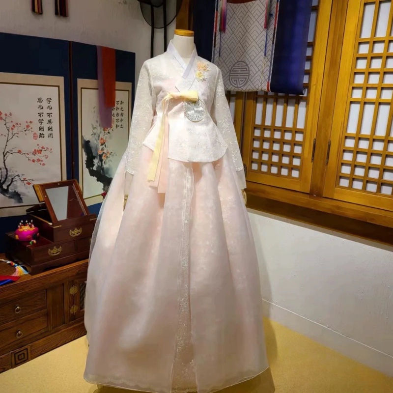 Korean traditional clothing for photoshoots, high-end birthday parties, weddings, and traditional Korean dresses for women.