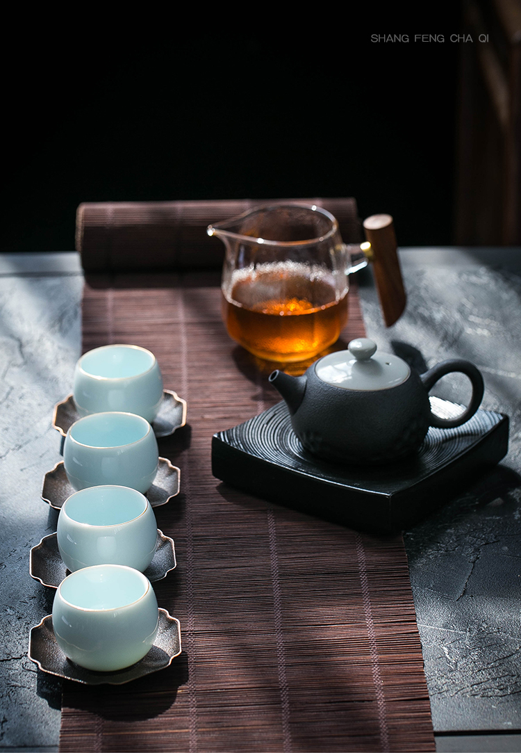 An Abundant paint celadon sample tea cup set on kung fu tea tea service master cup single glass ceramic hat cup gift box