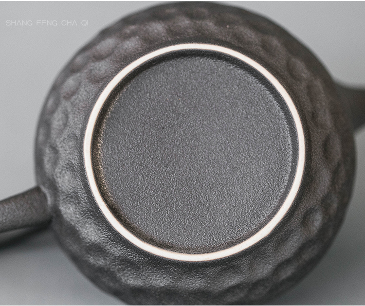 An Abundant ceramic black pottery teapot on Japanese traditional old - fashioned frosted trumpet dehua restoring ancient ways with handles small single pot