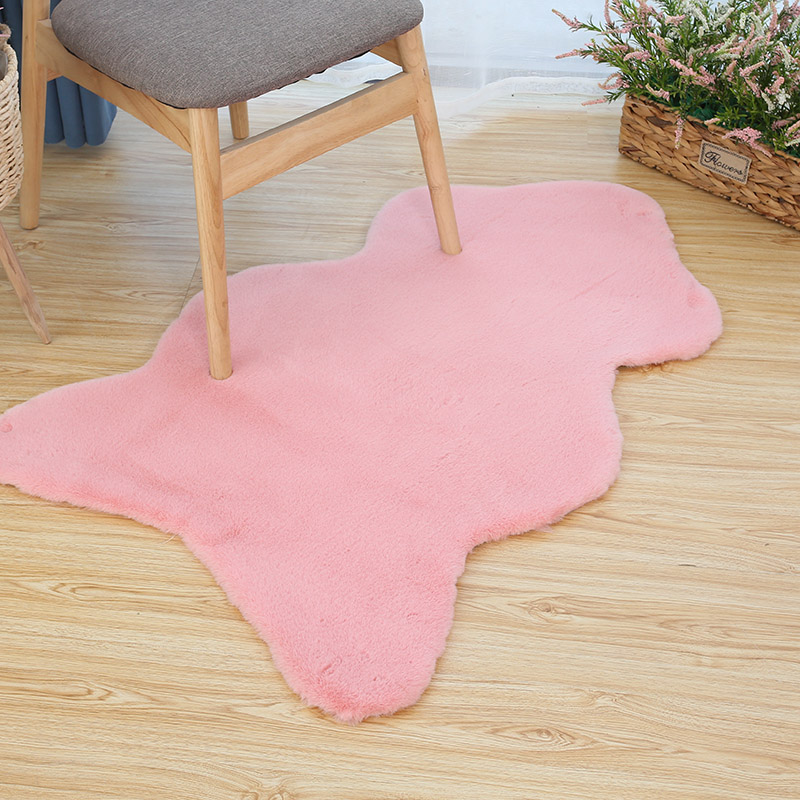 Thảm phòng ngủ giả lông thỏ thảm đầu giường in lưới màu đỏ với chăn sofa trắng đệm Bắc Âu sang trọng - Thảm giá thảm cuộn trải sàn