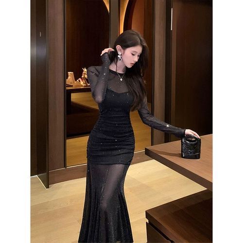 Демисезонная юбка, платье, подарок на день рождения, крой «рыбий хвост», с акцентом на бедрах