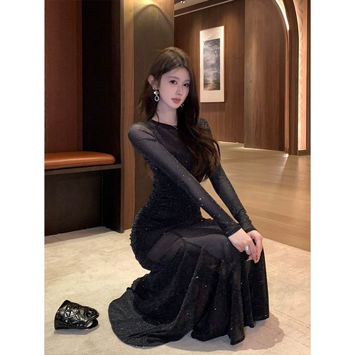 Демисезонная юбка, платье, подарок на день рождения, крой «рыбий хвост», с акцентом на бедрах