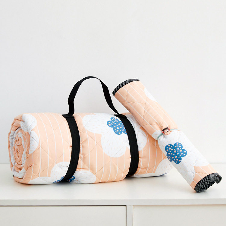 Picnic mat Moisture proof mat Outdoor portable waterproof thickened beach mat Machine washable picnic mat ins wind