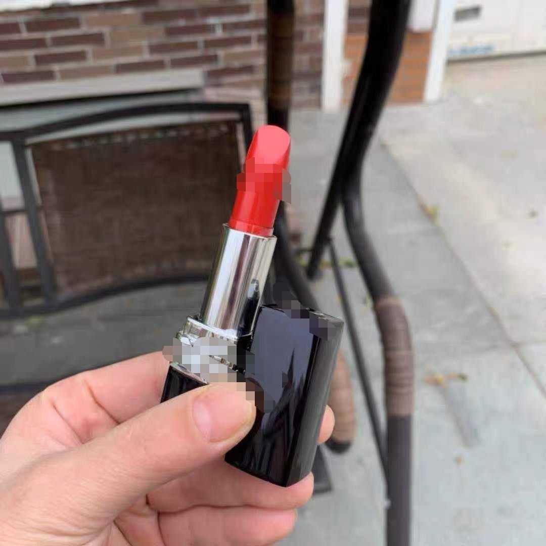 Is the moisturizing Zhenggong red lipstick suitable for self-use 3 5g 18 yields?