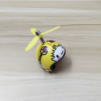 Желтая бамбуковая стрекоза красивая девушка шлем