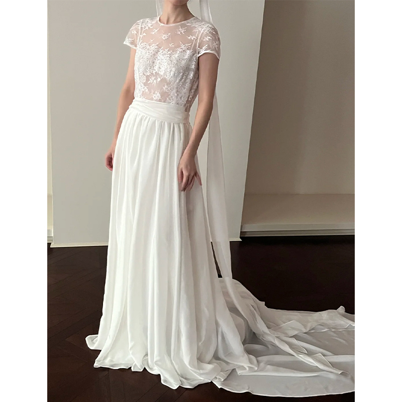French-Style Light Gauze Elegant White Lace Short-Sleeve Slim-Fit Long Dress, Ultra-Fairy Dreamy Gown for Travel Photoshoots with a Trailing Train