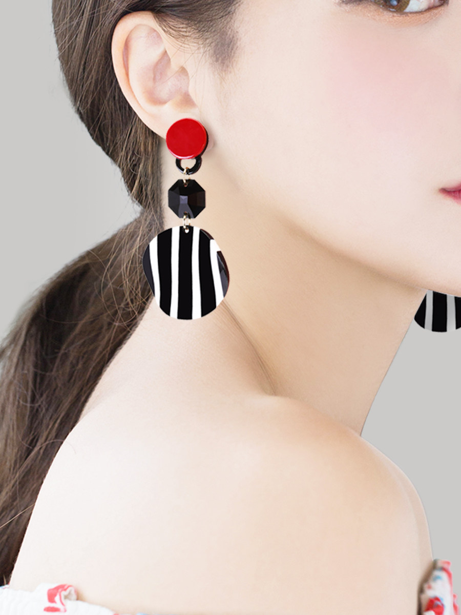 No pierced earrings female temperament ear clip exaggerated piercing-free long version of the earrings fashion black and white earrings 2021 new trend